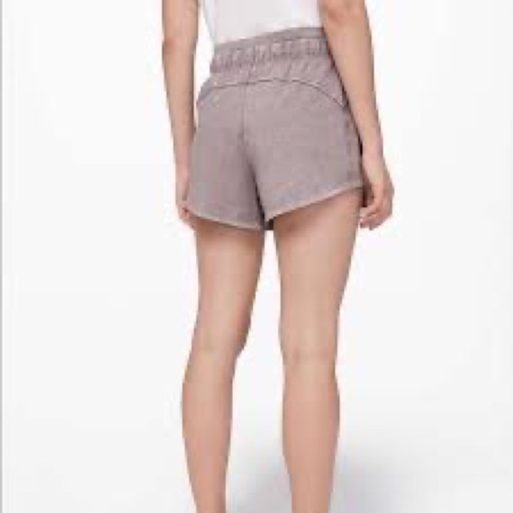 EUC inner glow size 6 lululemon shorts
